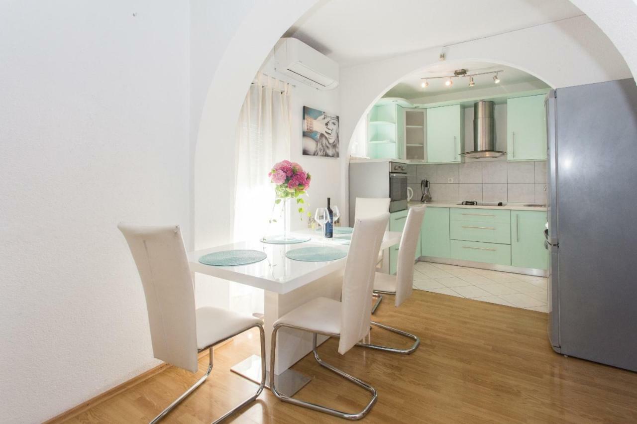 Apartmani Luis Kaštela Εξωτερικό φωτογραφία