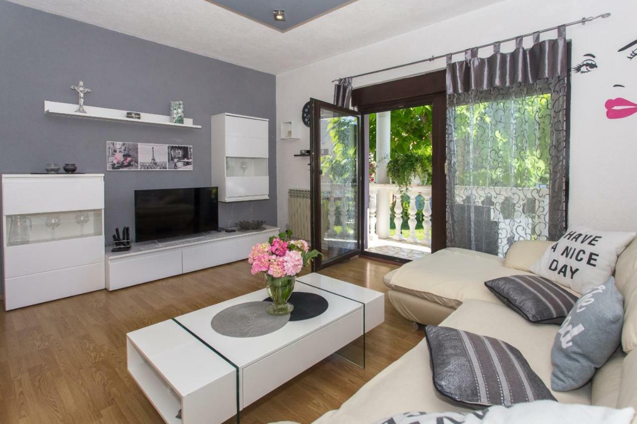 Apartmani Luis Kaštela Εξωτερικό φωτογραφία