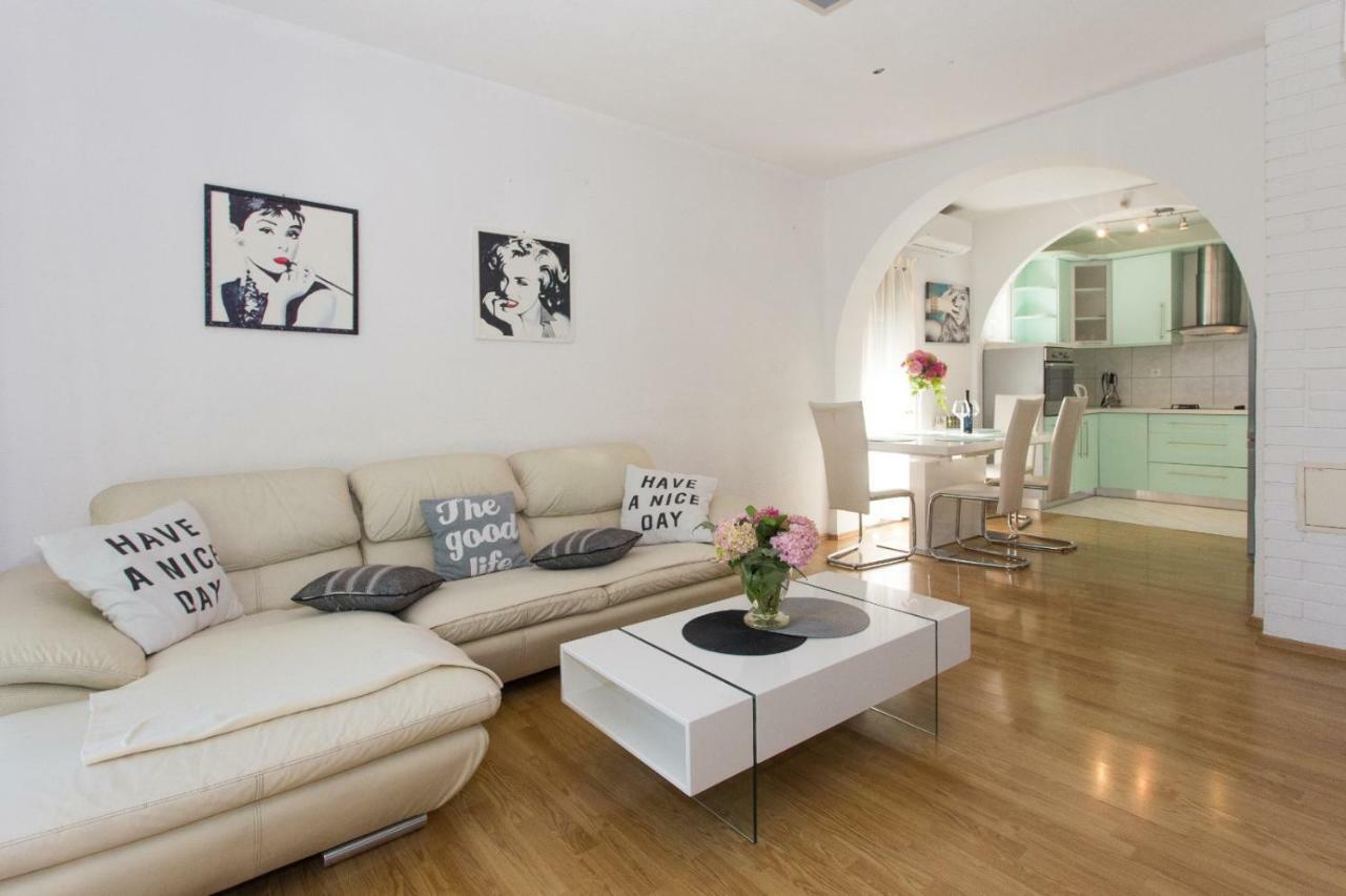 Apartmani Luis Kaštela Εξωτερικό φωτογραφία