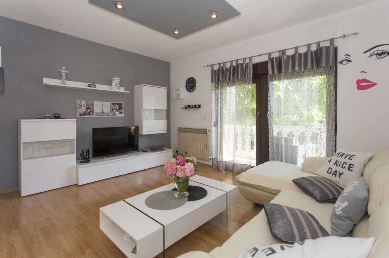Apartmani Luis Kaštela Εξωτερικό φωτογραφία