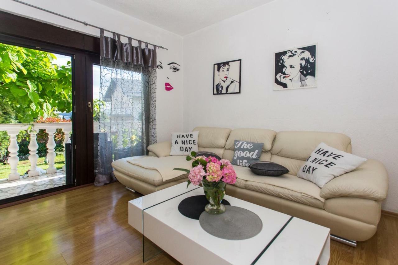 Apartmani Luis Kaštela Εξωτερικό φωτογραφία