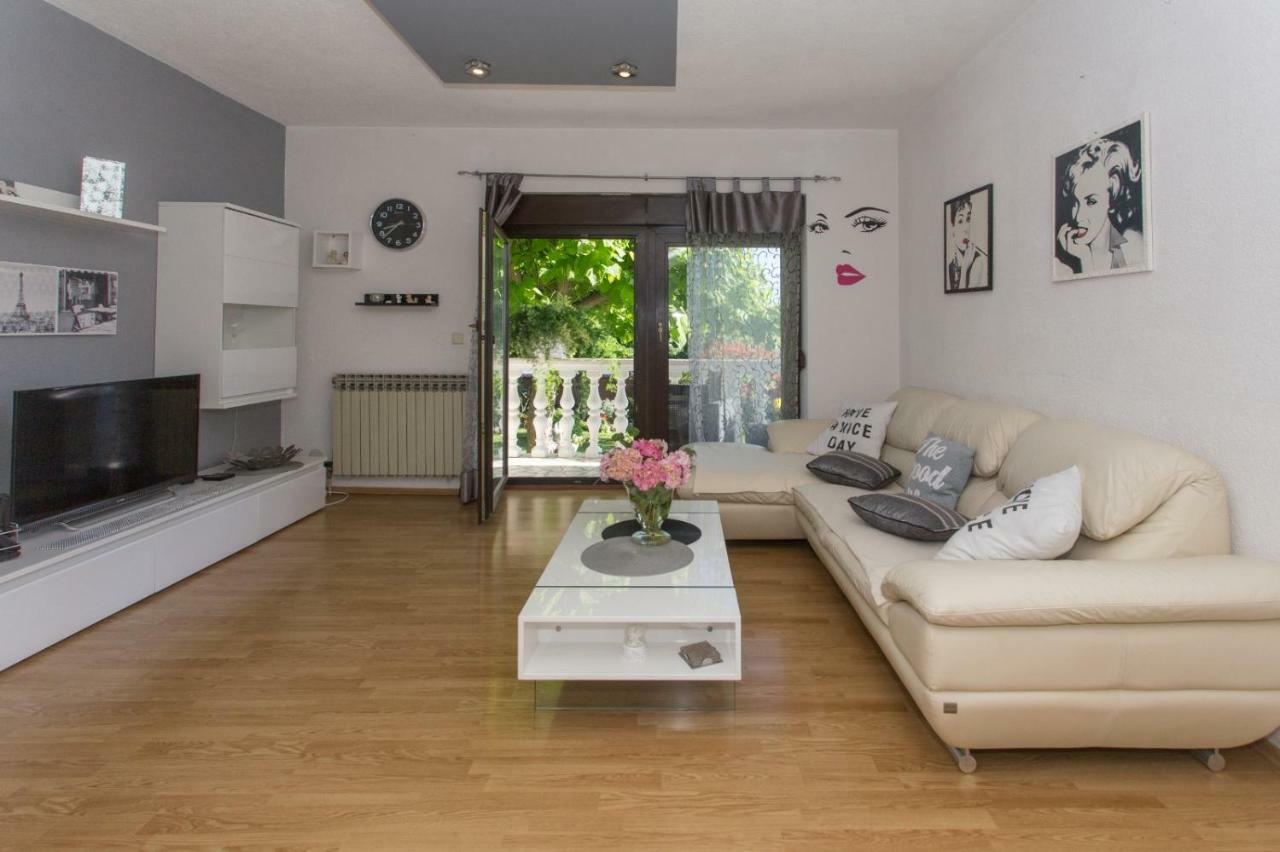 Apartmani Luis Kaštela Εξωτερικό φωτογραφία